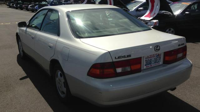 Lexus ES 300 1999 photo 12