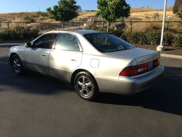 Lexus ES 300 1999 photo 2