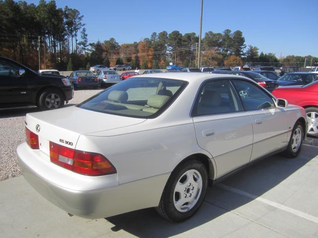 Lexus ES 300 1999 photo 3