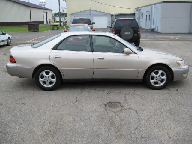 Lexus ES 300 1999 photo 2