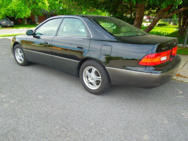 Lexus ES 300 1999 photo 2