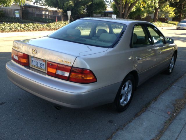 Lexus ES 300 1999 photo 2