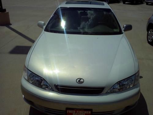 Lexus ES 300 1999 photo 1