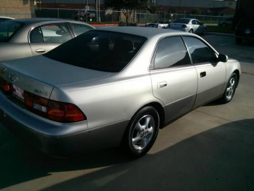 Lexus ES 300 Base Sedan