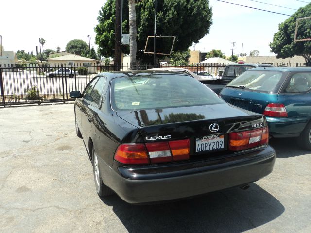 Lexus ES 300 1999 photo 2