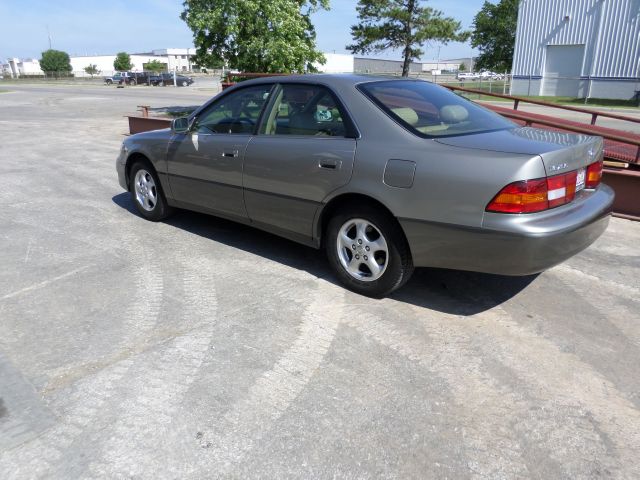 Lexus ES 300 1999 photo 4