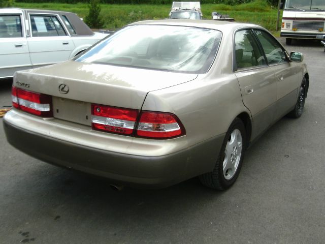 Lexus ES 300 2WD Crew Cab 153 Inch LT Truck Sedan