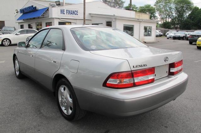 Lexus ES 300 2000 photo 16