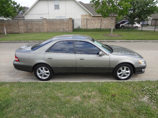 Lexus ES 300 2001 photo 2