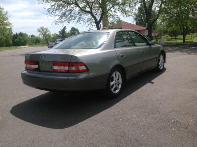 Lexus ES 300 2001 photo 2