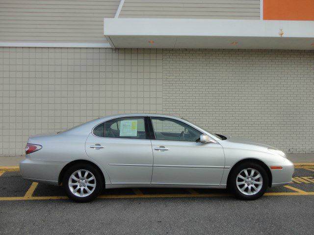 Lexus ES 300 4dr Quad Cab 140.5 WB ST Sedan