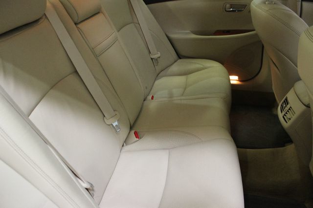 Lexus ES 350 2010 photo 21