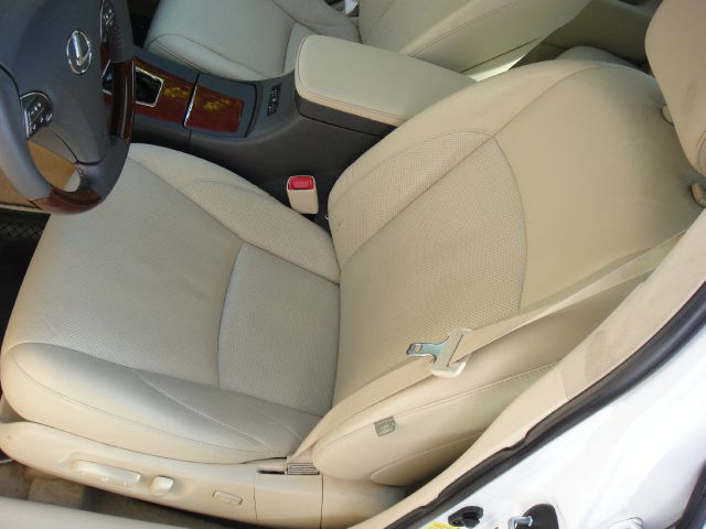 Lexus ES 350 2011 photo 16