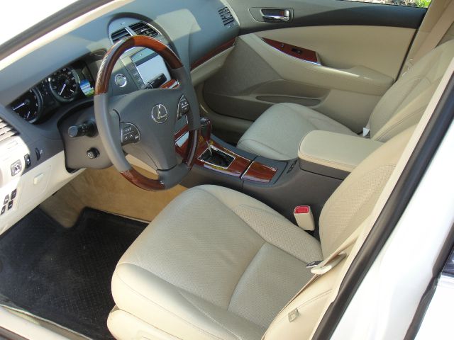 Lexus ES 350 2011 photo 17