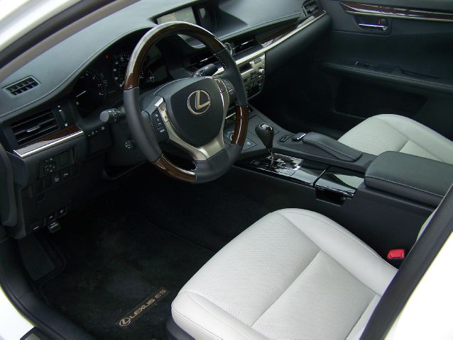 Lexus ES 350 2013 photo 16