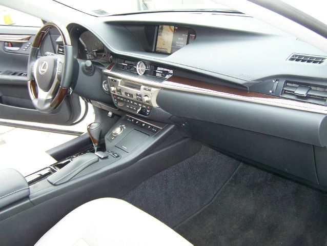 Lexus ES 350 2013 photo 2