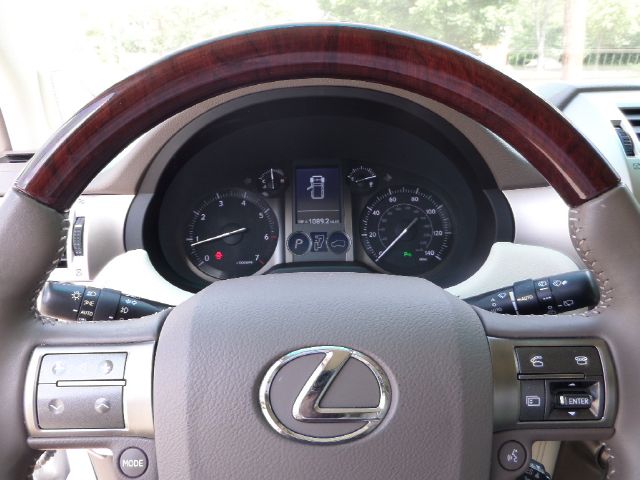 Lexus GX 460 2010 photo 32