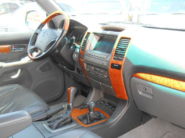 Lexus GX 470 2004 photo 16