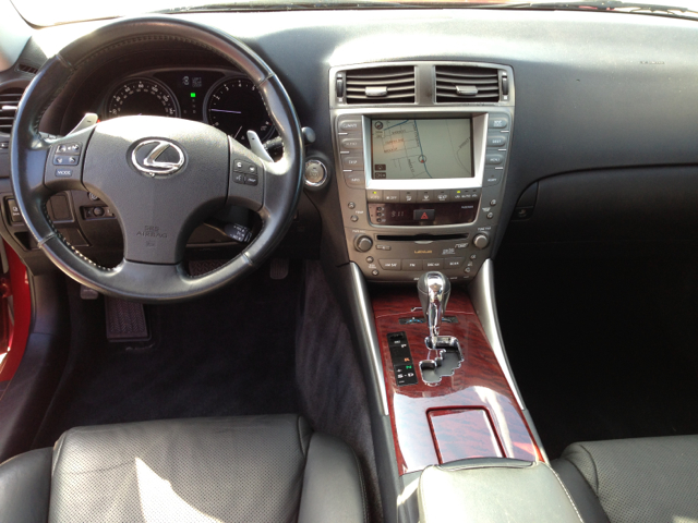 Lexus IS 2006 photo 2