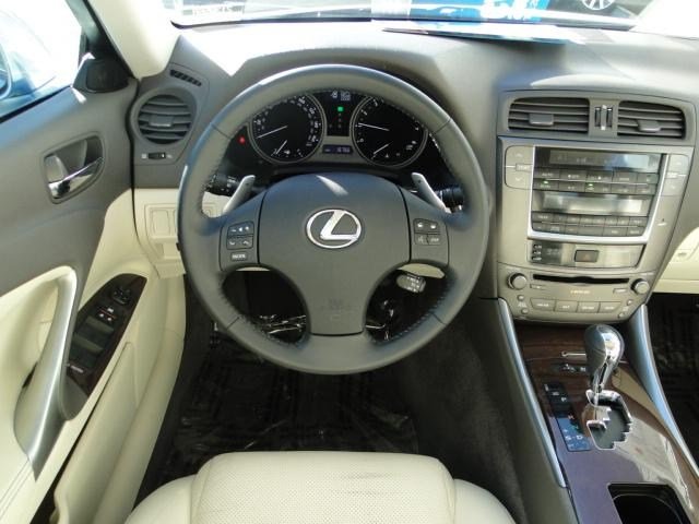 Lexus IS 250 2010 photo 3