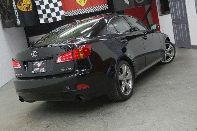 Lexus IS 250 2010 photo 3