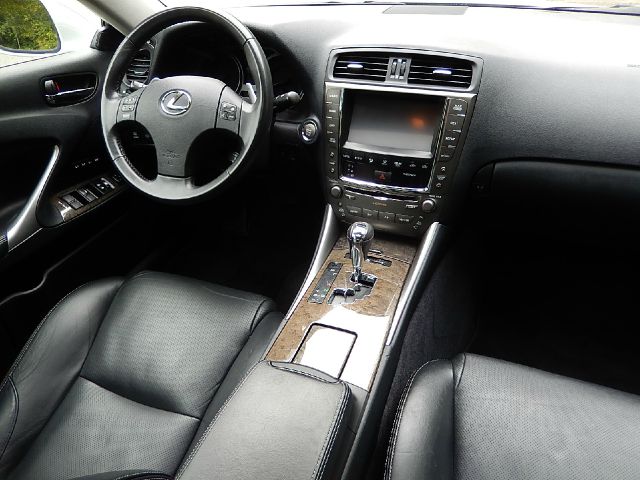 Lexus IS 250 2010 photo 2