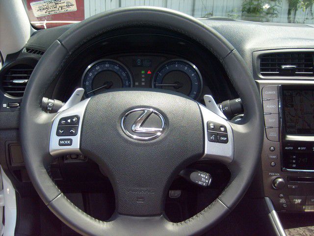 Lexus IS 250 2011 photo 17