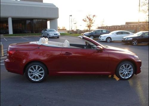 Lexus IS 250C 2010 photo 1