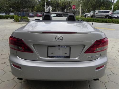 Lexus IS 250C 2011 photo 2