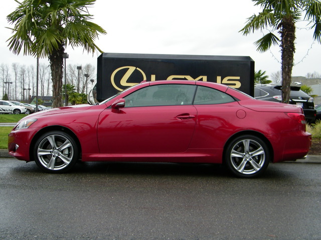 Lexus IS 250C 2012 photo 2