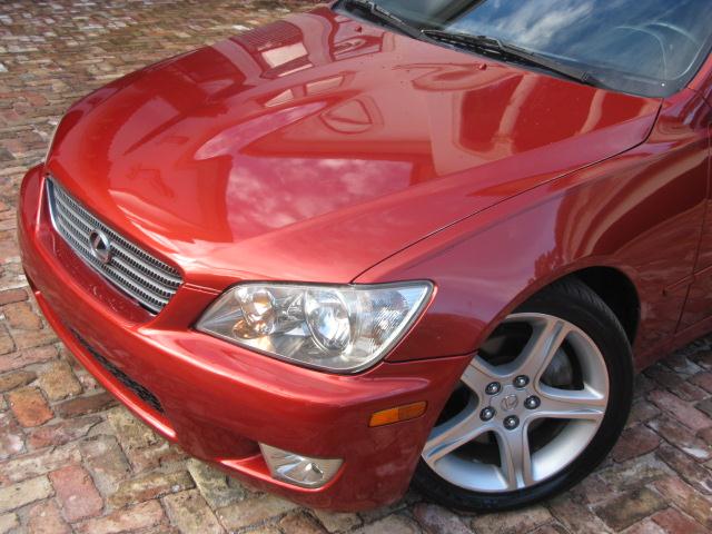 Lexus IS 300 2001 photo 2