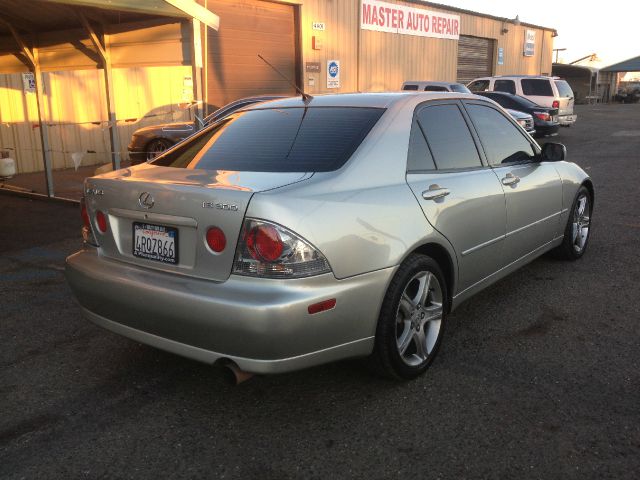 Lexus IS 300 2001 photo 3