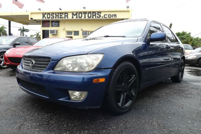 Lexus IS 300 2001 photo 2