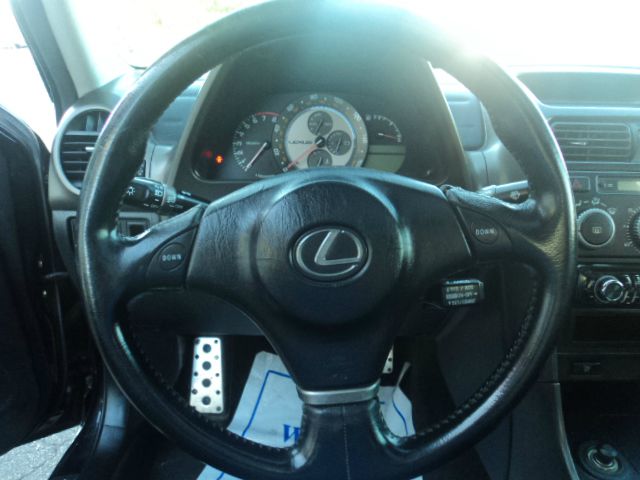 Lexus IS 300 2001 photo 17