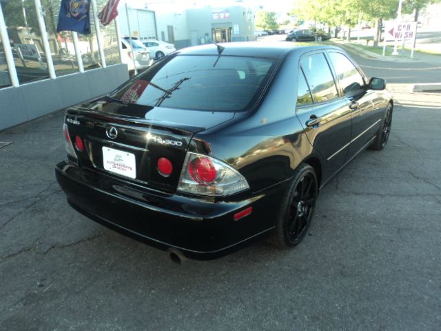 Lexus IS 300 2001 photo 27