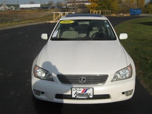 Lexus IS 300 2001 photo 2