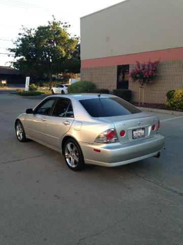 Lexus IS 300 2001 photo 3