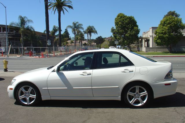 Lexus IS 300 2001 photo 2