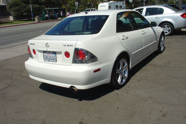 Lexus IS 300 2001 photo 4