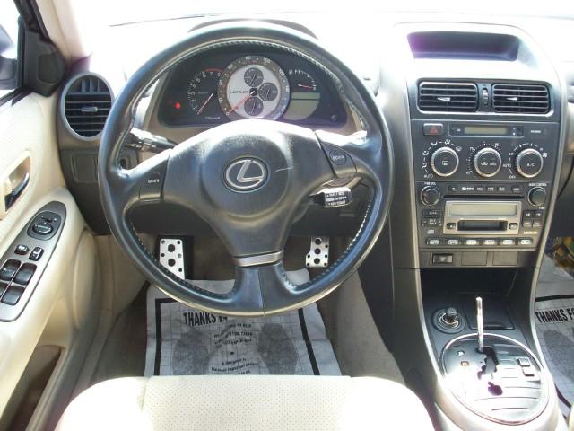 Lexus IS 300 2001 photo 4