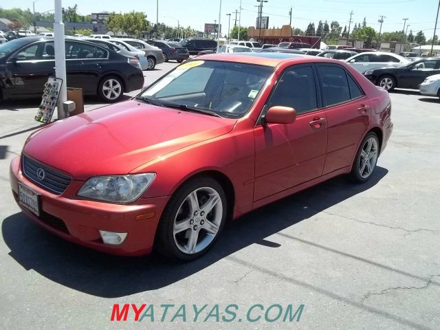 Lexus IS 300 2001 photo 2