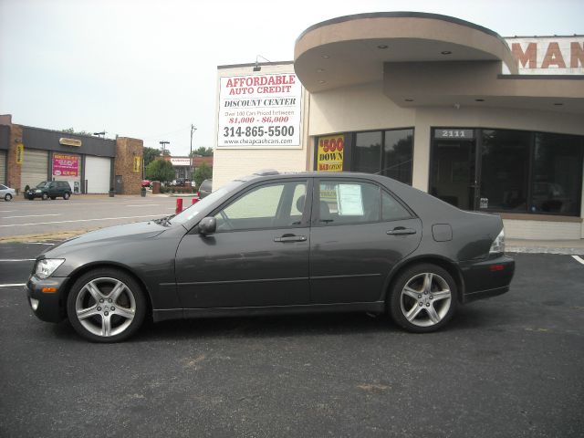 Lexus IS 300 2001 photo 2