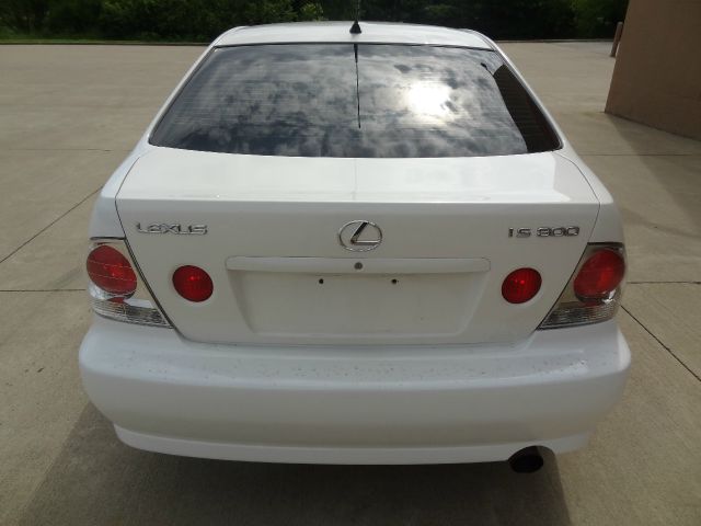 Lexus IS 300 2001 photo 14