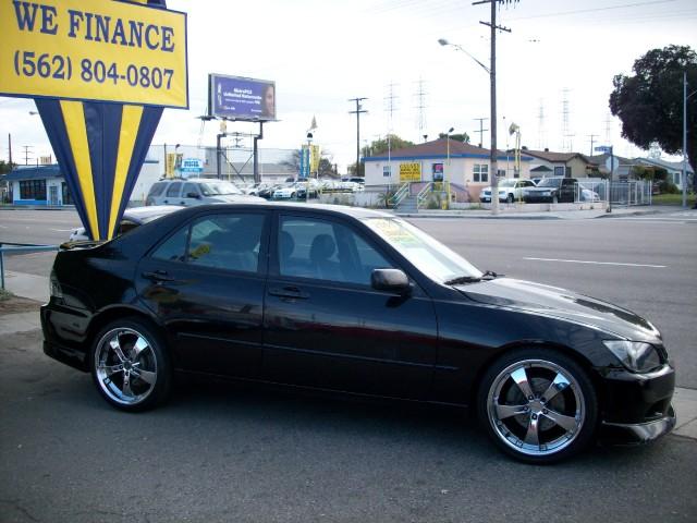 Lexus IS 300 2001 photo 2