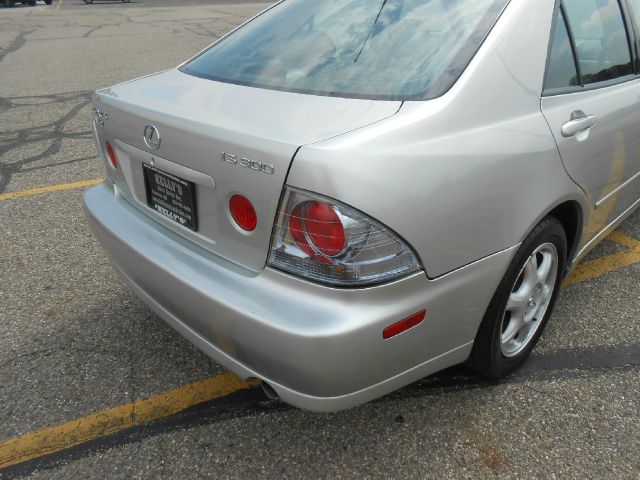 Lexus IS 300 2001 photo 3