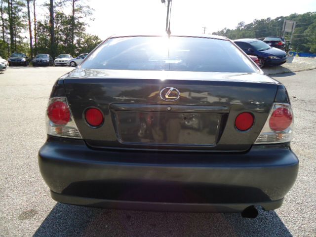 Lexus IS 300 2001 photo 2