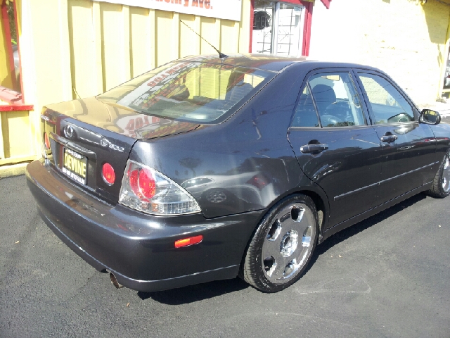 Lexus IS 300 2001 photo 3