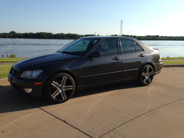 Lexus IS 300 323it Sedan