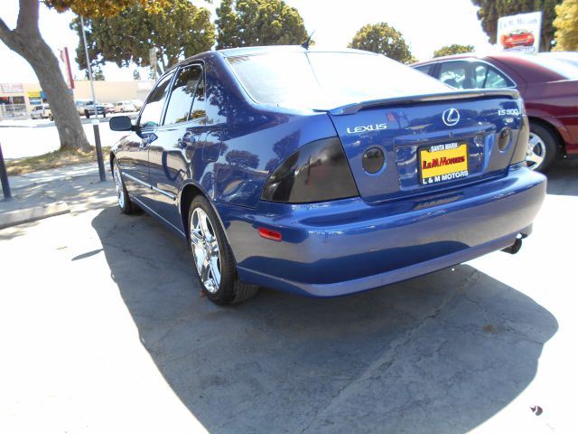 Lexus IS 300 2002 photo 1