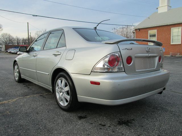 Lexus IS 300 2002 photo 2